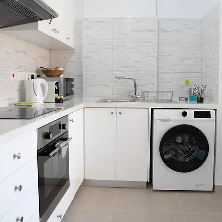 Seaside Modern Flat With Pool Queens Gardens 211 Apartament Pafos
