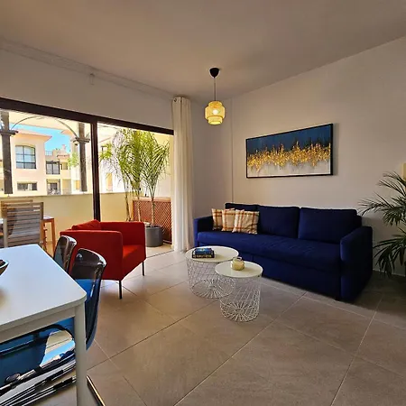 Seaside Modern Flat With Pool Queens Gardens 211 Apartament Pafos