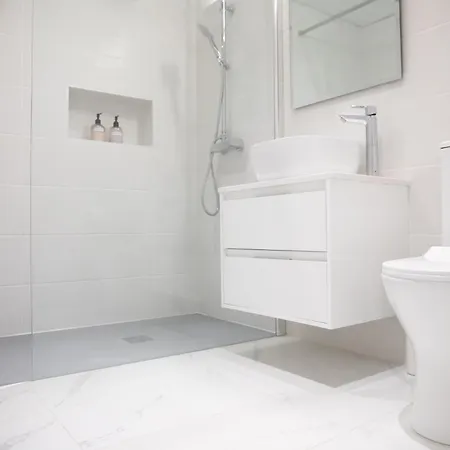 Seaside Modern Flat With Pool Queens Gardens 211 Apartament Paphos