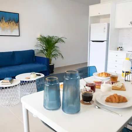 Seaside Modern Flat With Pool Queens Gardens 211 Paphos