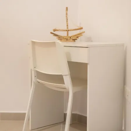 Seaside Modern Flat With Pool Queens Gardens 211 *