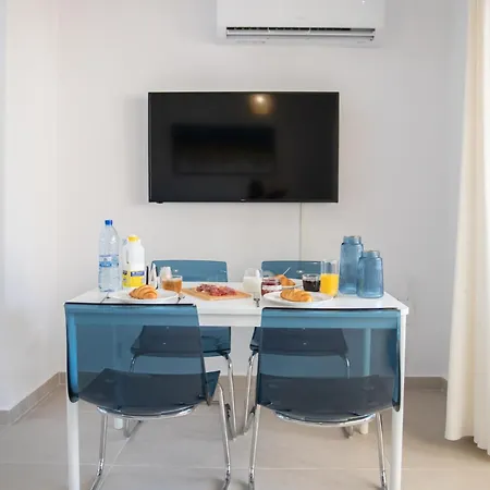 Seaside Modern Flat With Pool Queens Gardens 211 Paphos