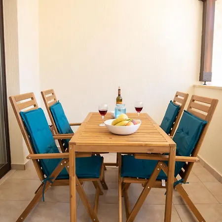 Apartment Seaside Modern Flat With Pool Queens Gardens 211
