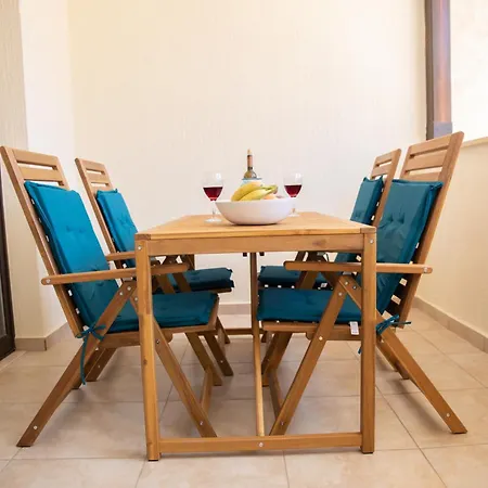 Apartment Seaside Modern Flat With Pool Queens Gardens 211 Paphos