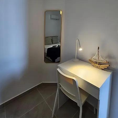 Seaside Modern Flat With Pool Queens Gardens 211 Apartment