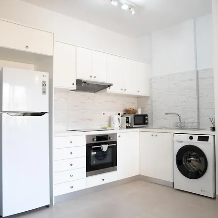 Seaside Modern Flat With Pool Queens Gardens 211 Paphos