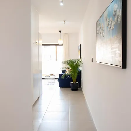 Seaside Modern Flat With Pool Queens Gardens 211 * Paphos