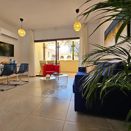 Apartment Seaside Modern Flat With Pool Queens Gardens 211